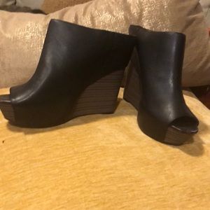 Jessica Simpson sexy platform shooties